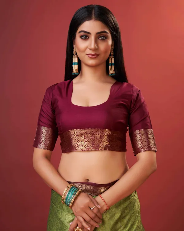 Green_Cotton_Jacquard_Silk_Saree_with_Contrast_Pallu_&_Zari_Weaving