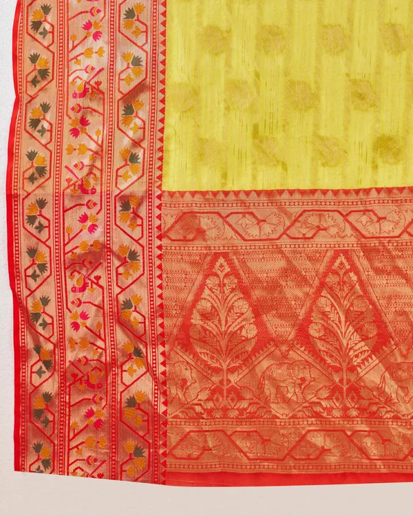 Yellow_Pure_Lichi_Silk_With_Beautiful_Gold_Zari_Weaving_With_Heavy_Rich_Pallu_Saree