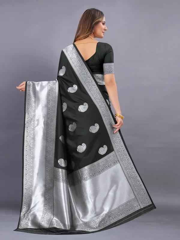 Black_Amazing_Ethnic_Wear_Silk_Traditional_Saree