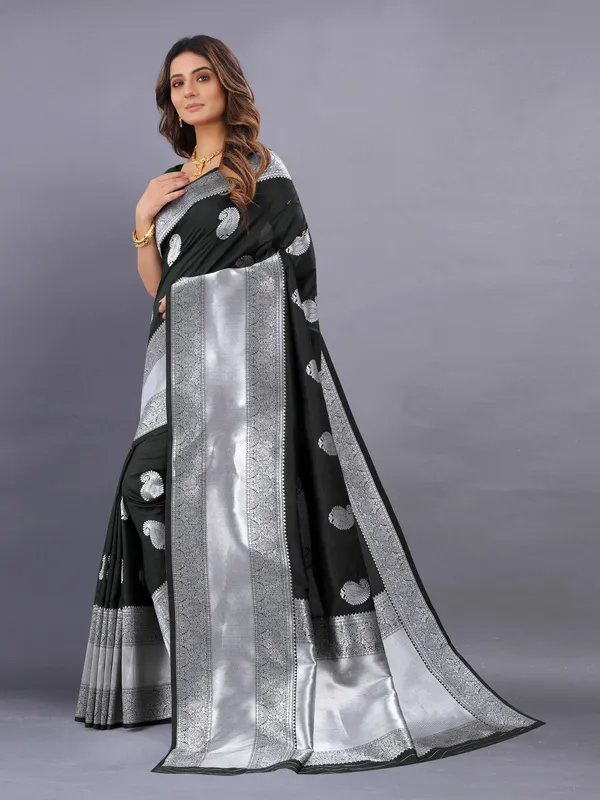 Black_Amazing_Ethnic_Wear_Silk_Traditional_Saree