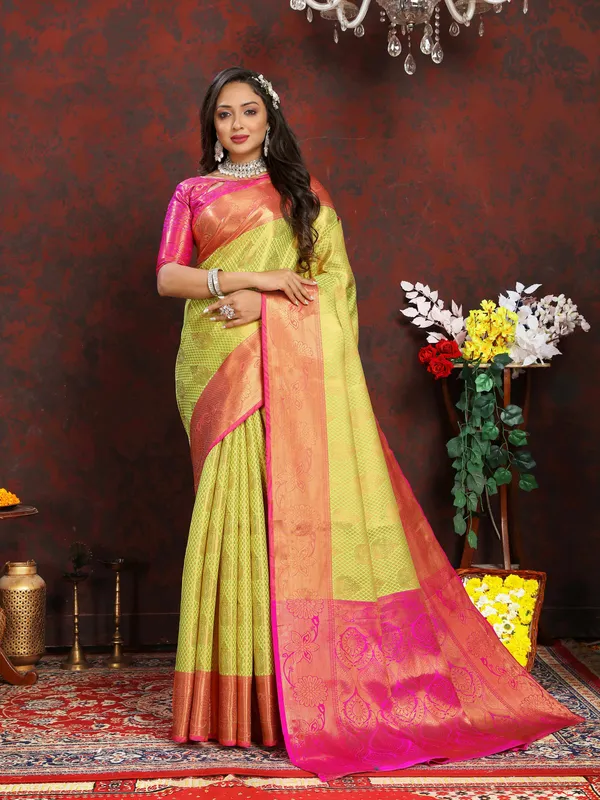Gold_Lichi_Silk_With_Beautiful_Gold_And_Silver_Zari_Weaving_With_Rich_Pallu_Saree