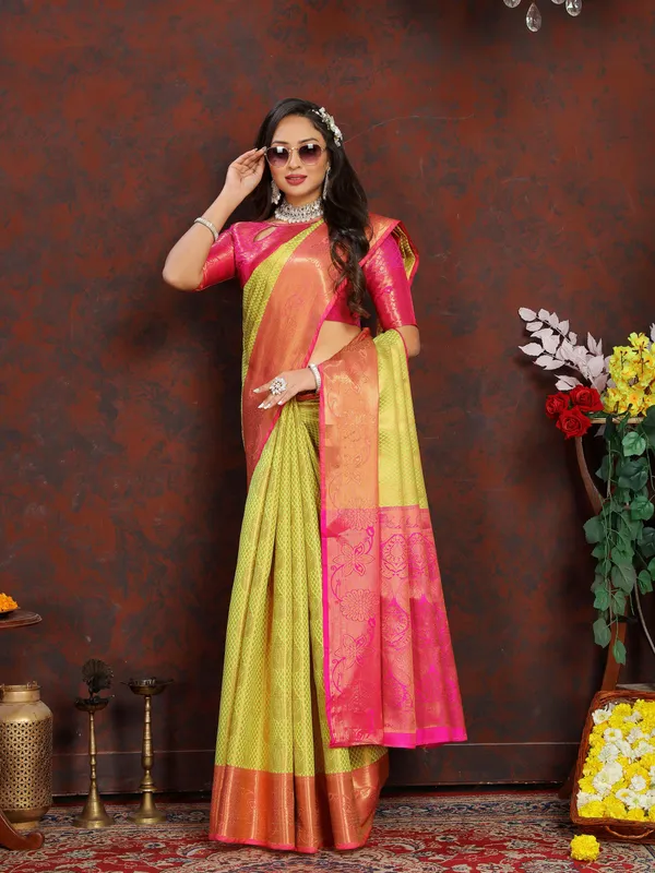 Gold_Lichi_Silk_With_Beautiful_Gold_And_Silver_Zari_Weaving_With_Rich_Pallu_Saree