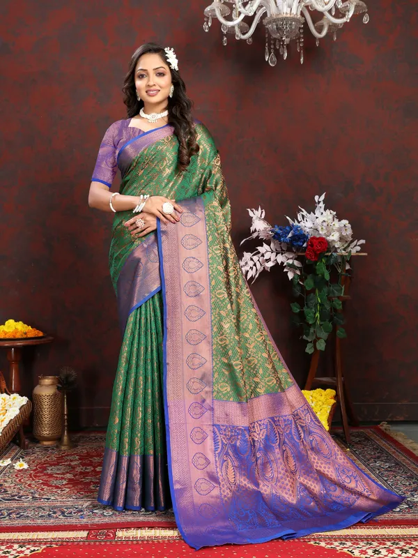 Olive_Green_Lichi_Silk_With_Beautiful_Gold_And_Cooper_Zari_Weaving_With_Rich_Pallu_Saree