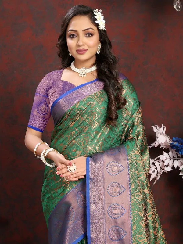 Olive_Green_Lichi_Silk_With_Beautiful_Gold_And_Cooper_Zari_Weaving_With_Rich_Pallu_Saree
