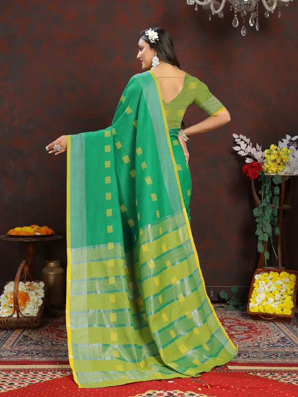 Green_Soft_Cotton_Dobi_Jacquard_Silk_Saree_And_Contrast_Pallu_Contrast_Matching_Blouse