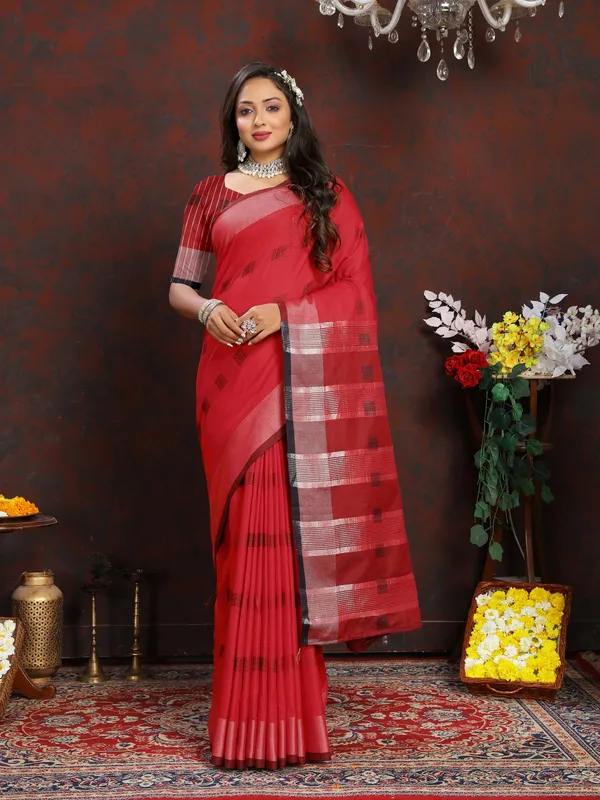 Red_Soft_Cotton_Dobi_Jacquard_Silk_Saree_And_Contrast_Pallu_Contrast_Matching_Blouse