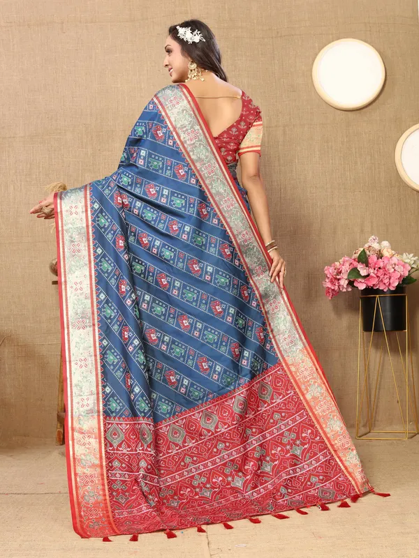 Navy_Blue_Soft_Patola_Silk_With_Meenakari_Zari_Weaving_Patterns_And_Rich_Zari_Weaving_Pallu_Saree
