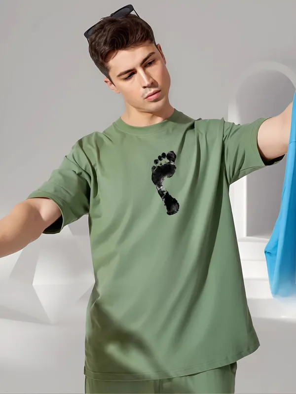 Men_Oversized_Drop_Shoulder_Foot_Chest_Printed_Half_Sleeve_T_shirt