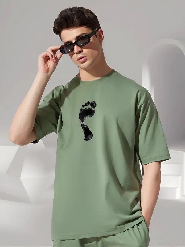 Men_Oversized_Drop_Shoulder_Foot_Chest_Printed_Half_Sleeve_T_shirt