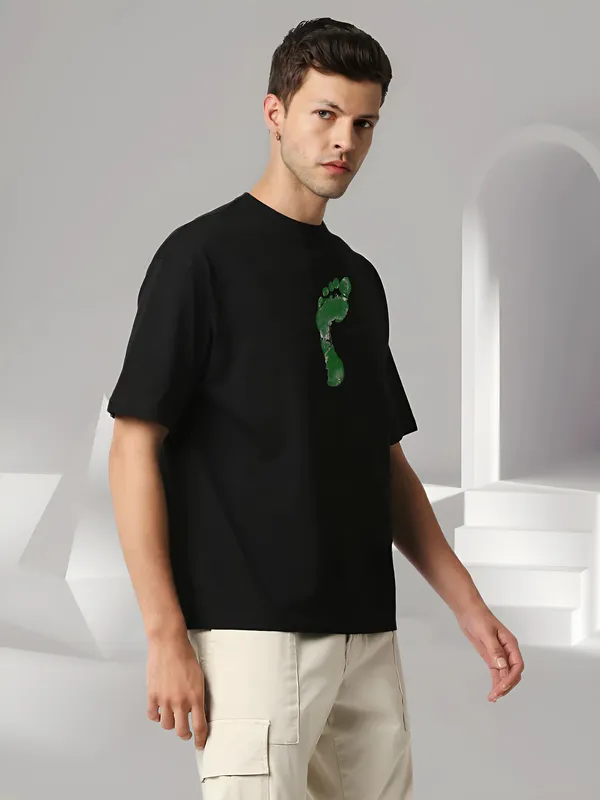 Men_Oversized_Drop_Shoulder_Foot_Chest_Printed_Half_Sleeve_T_shirt