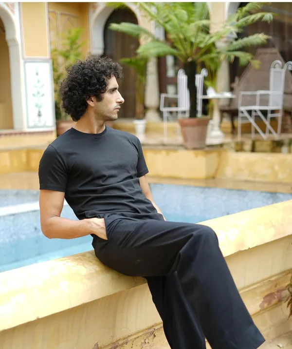 Classic_Black_Cotton_Blend_Solid_Round_Neck_Half_Sleeve_T-Shirt_For_Men
