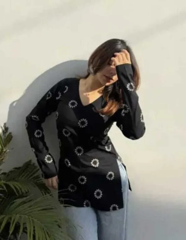 Black_Viscose_And_Rayon_Printed_Tunic_Kurta_For_Women