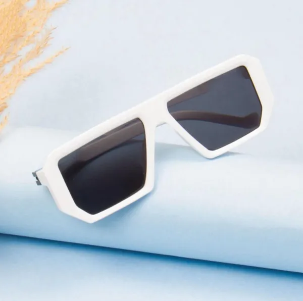 White_unisex_sunglasses_for_men_and_women