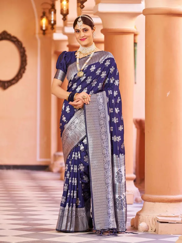 Blue_Silk_Sarees_With_Blouse_Piece_For_Women