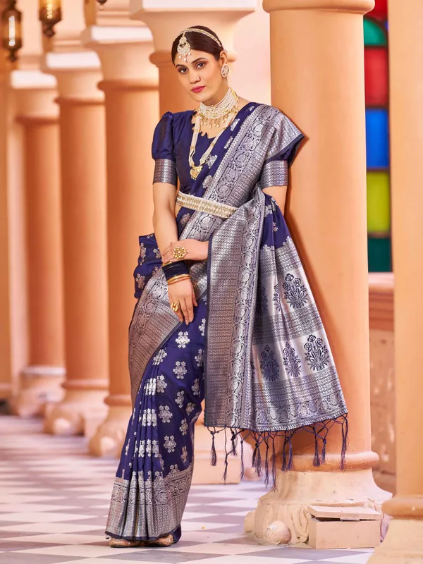 Blue_Silk_Sarees_With_Blouse_Piece_For_Women