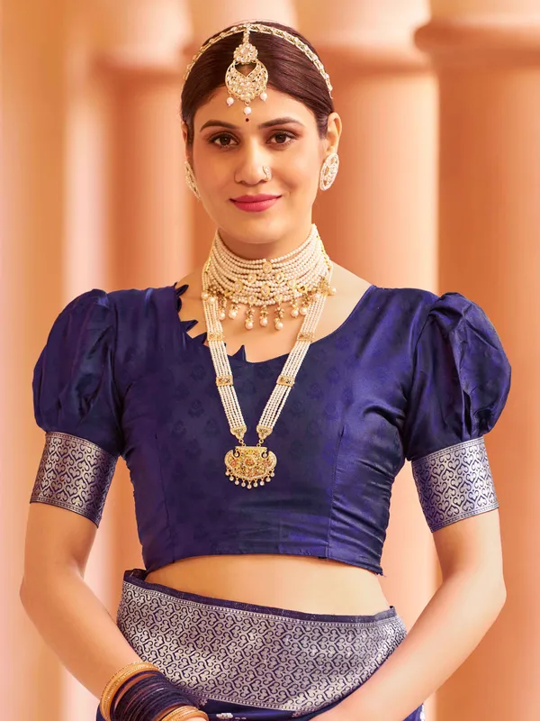 Blue_Silk_Sarees_With_Blouse_Piece_For_Women
