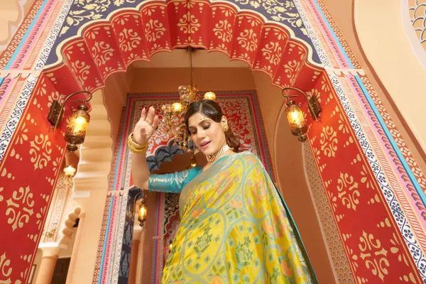 Yellow_Jacquard_Cotton_Sarees_With_Blouse_Piece_For_Women