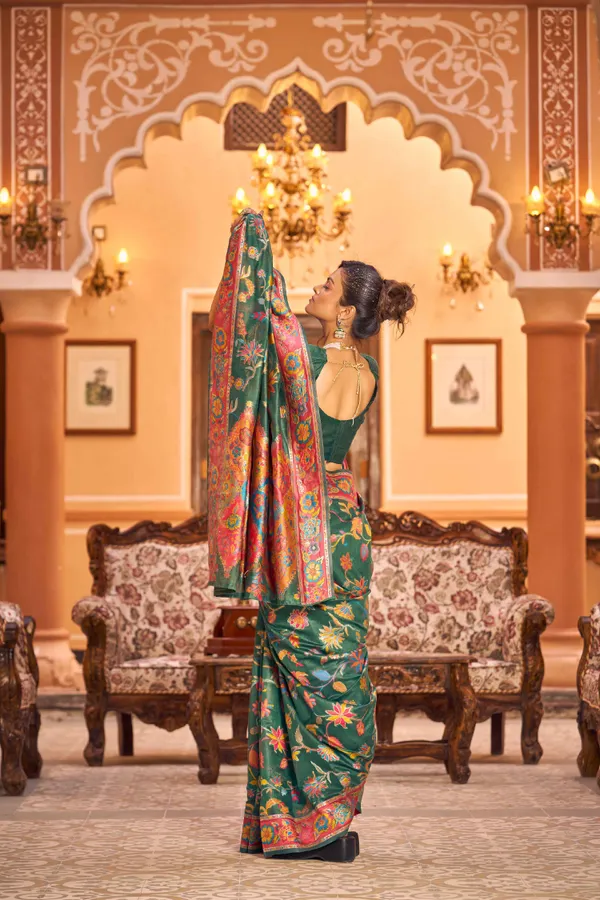 Green_Cotton_Sarees_With_Blouse_Piece_For_Women