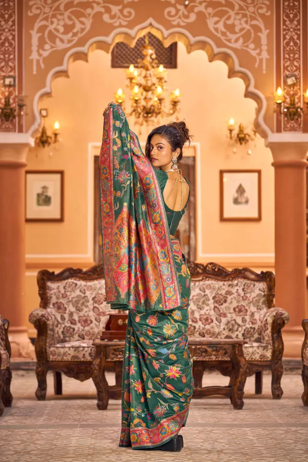 Green_Cotton_Sarees_With_Blouse_Piece_For_Women