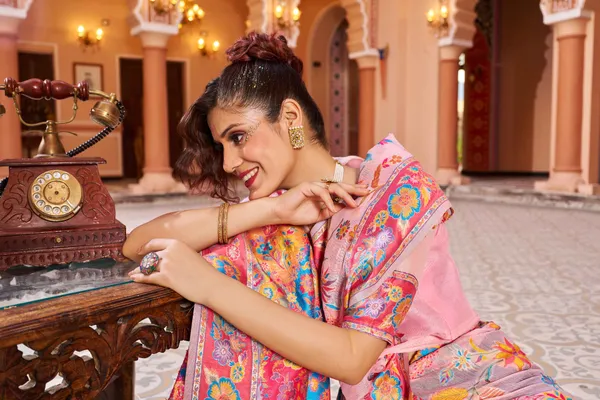 Pink_Cotton_Sarees_With_Blouse_Piece_For_Women
