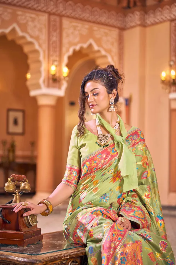 Pista_Cotton_Sarees_With_Blouse_Piece_For_Women
