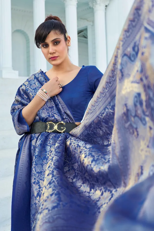 Blue_Silk_Sarees_With_Blouse_Piece_For_Women