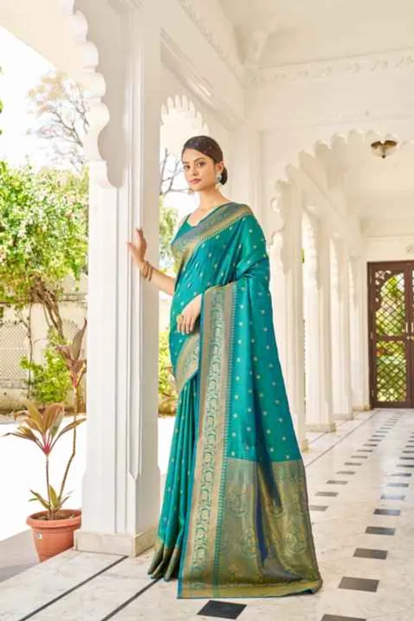 Green_Silk_Sarees_With_Blouse_Piece_For_Women