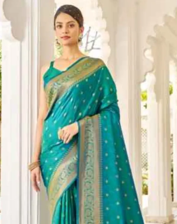 Green_Silk_Sarees_With_Blouse_Piece_For_Women