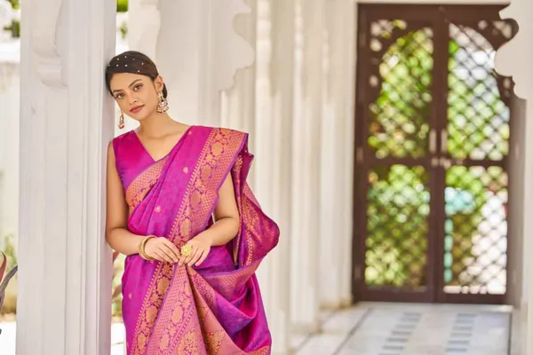 Purple_Silk_Sarees_With_Blouse_Piece_For_Women