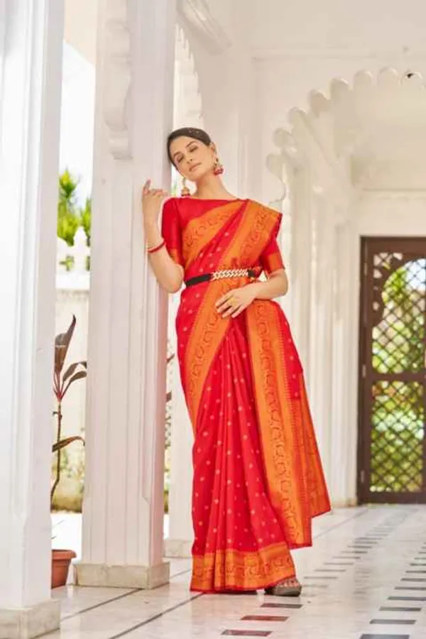 Red_Silk_Sarees_With_Blouse_Piece_For_Women