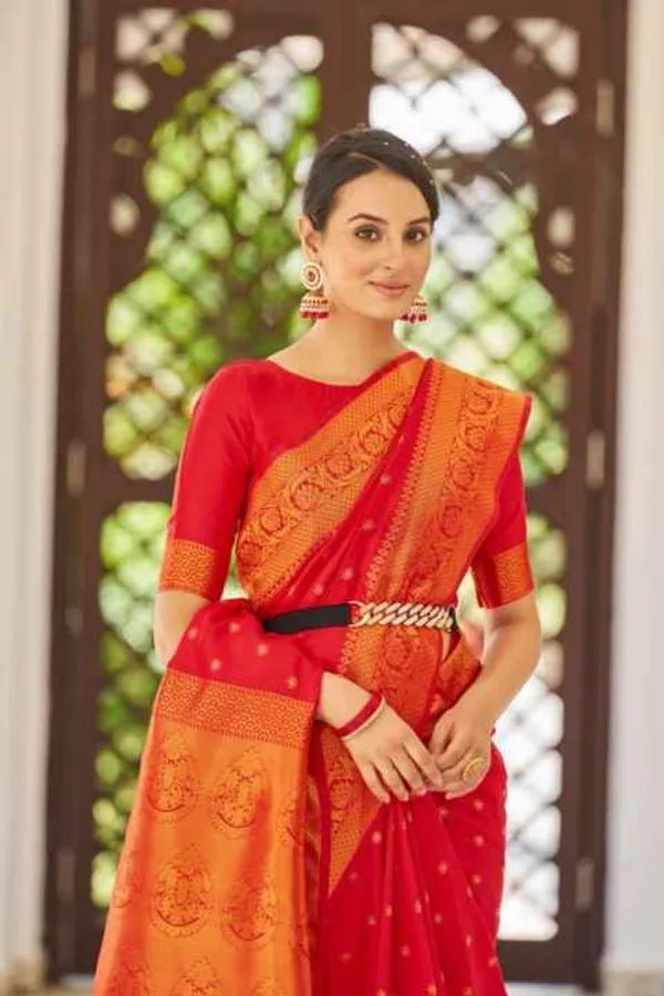 Red_Silk_Sarees_With_Blouse_Piece_For_Women