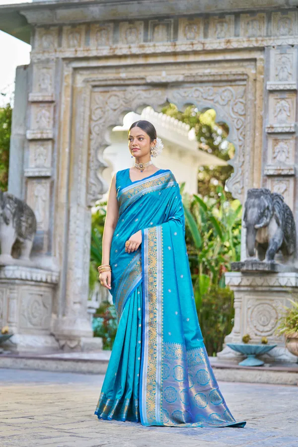 Blue_Silk_Sarees_With_Blouse_Piece_For_Women