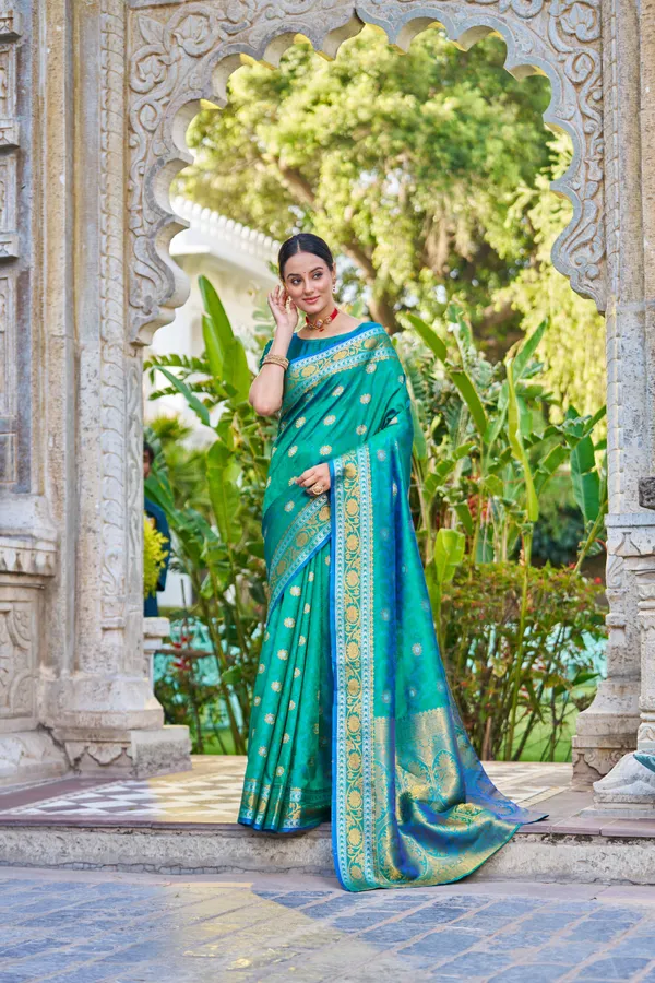 Green_Silk_Sarees_With_Blouse_Piece_For_Women