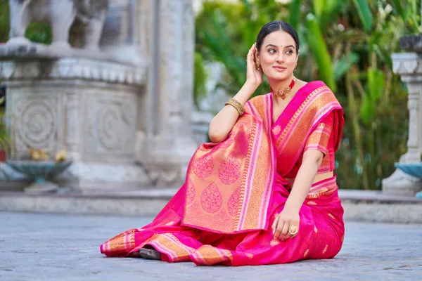 Pink_Silk_Sarees_With_Blouse_Piece_For_Women