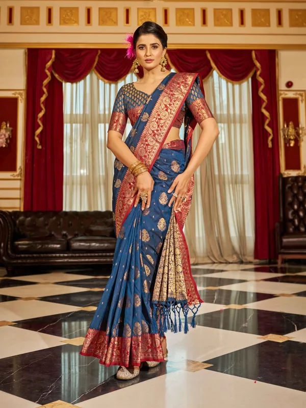 Blue_Cotton_Sarees_With_Blouse_Piece_For_Women