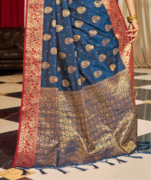 Blue_Cotton_Sarees_With_Blouse_Piece_For_Women