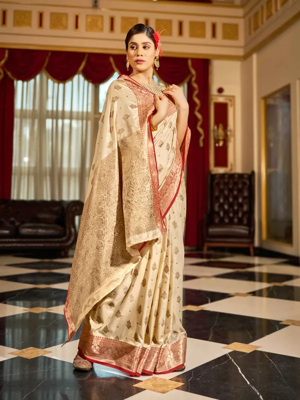 Cream_Cotton_Sarees_With_Blouse_Piece_For_Women