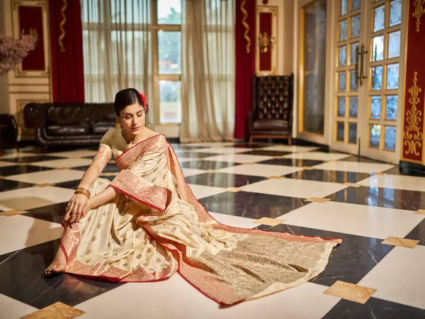 Cream_Cotton_Sarees_With_Blouse_Piece_For_Women