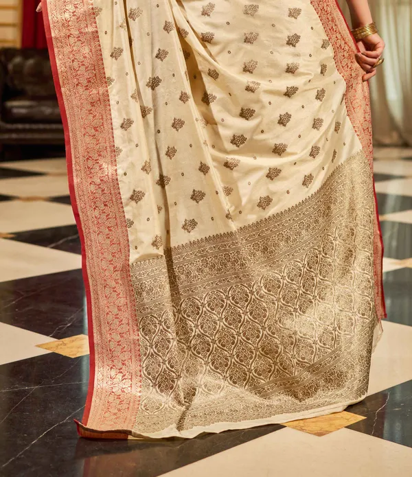 Cream_Cotton_Sarees_With_Blouse_Piece_For_Women