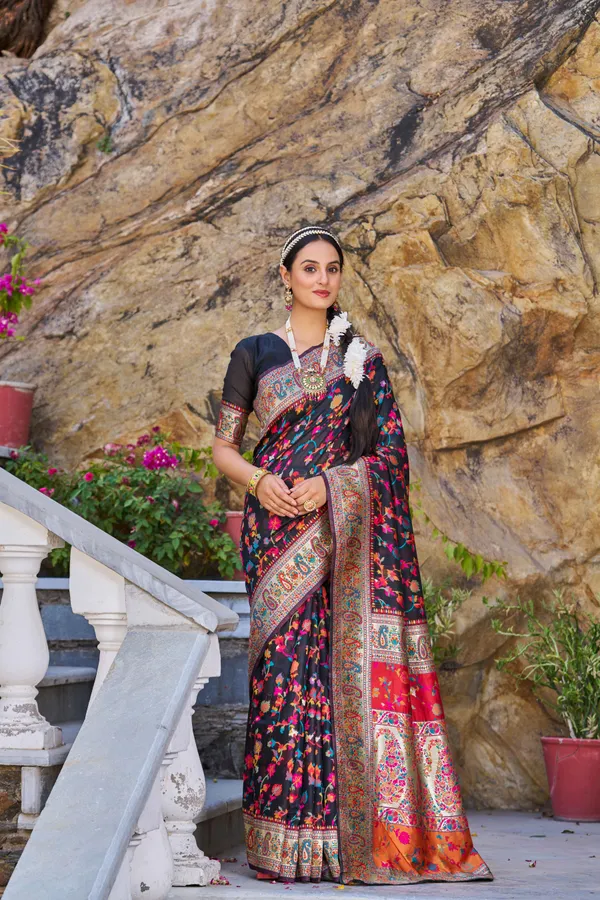 Black_Cotton_Sarees_With_Blouse_Piece_For_Women