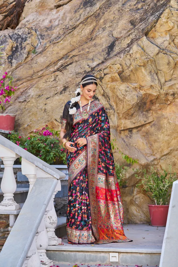 Black_Cotton_Sarees_With_Blouse_Piece_For_Women