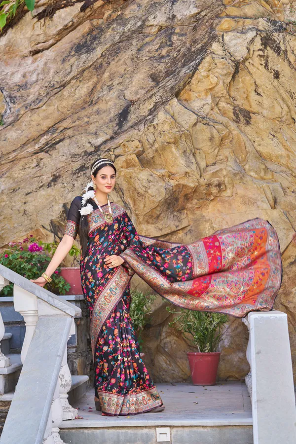 Black_Cotton_Sarees_With_Blouse_Piece_For_Women