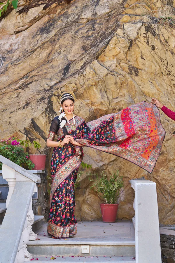 Black_Cotton_Sarees_With_Blouse_Piece_For_Women