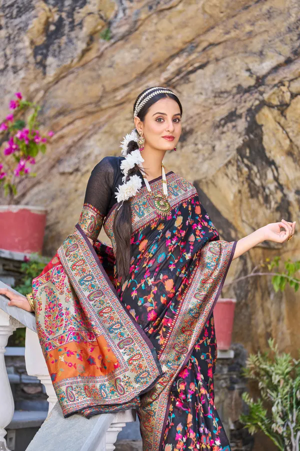 Black_Cotton_Sarees_With_Blouse_Piece_For_Women