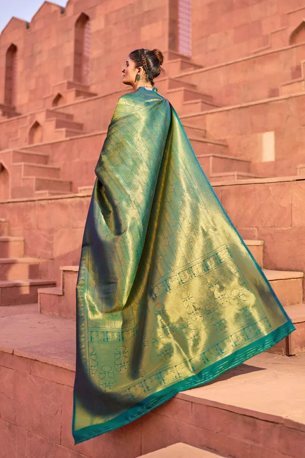 Green_Silk_Sarees_With_Blouse_Piece_For_Women
