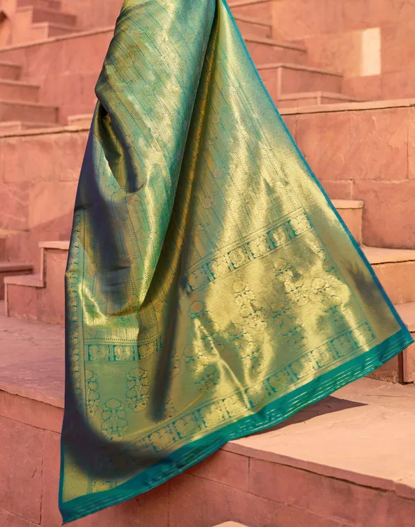Green_Silk_Sarees_With_Blouse_Piece_For_Women
