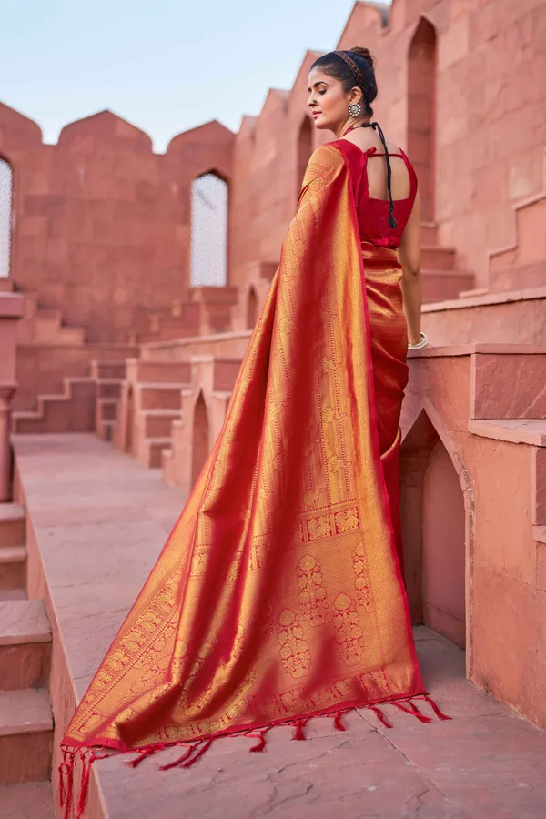 Red_Silk_Sarees_With_Blouse_Piece_For_Women