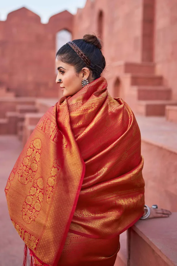 Red_Silk_Sarees_With_Blouse_Piece_For_Women