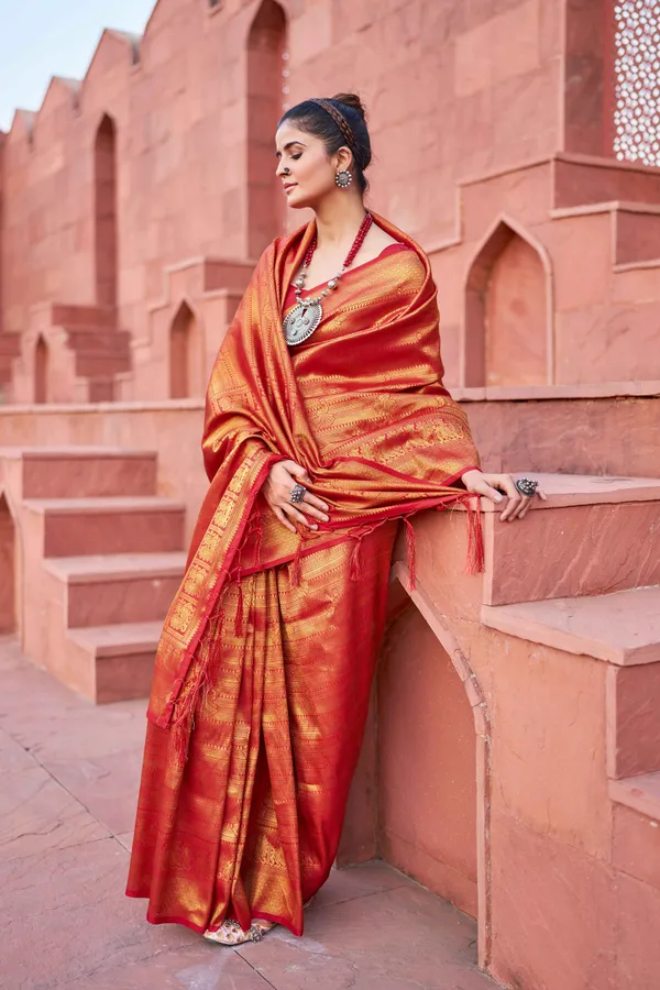 Red_Silk_Sarees_With_Blouse_Piece_For_Women