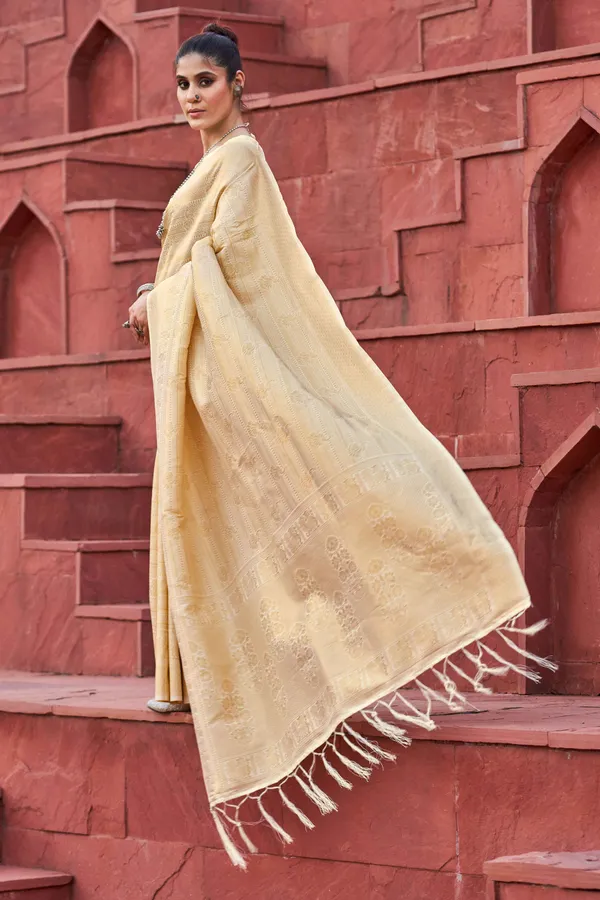 White_Silk_Sarees_With_Blouse_Piece_For_Women